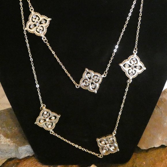 Charming Charlie Medallion Necklace w/Bling - Picture 1 of 12